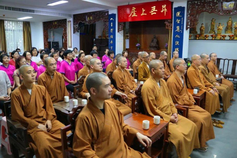 爱丽丝和闺蜜