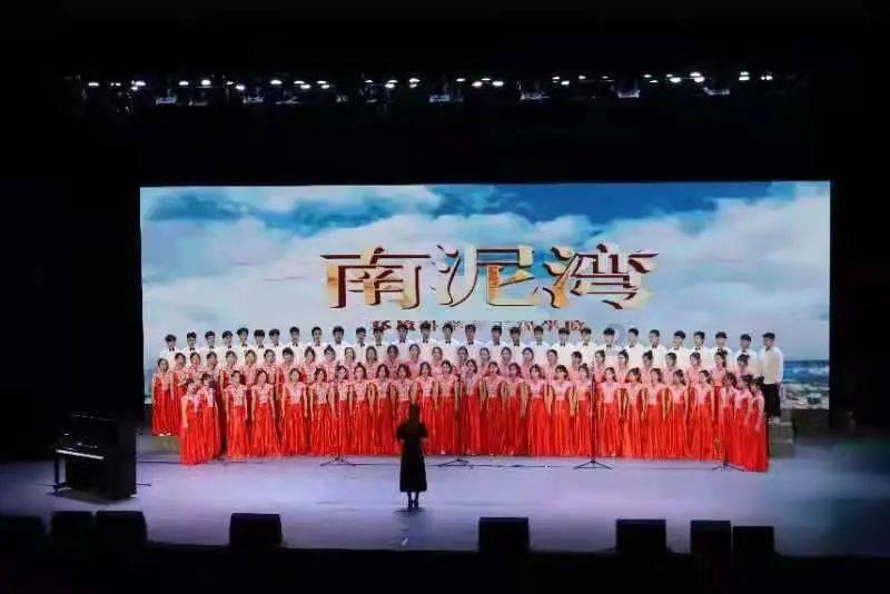深夜蹲守八小时 只为找到他