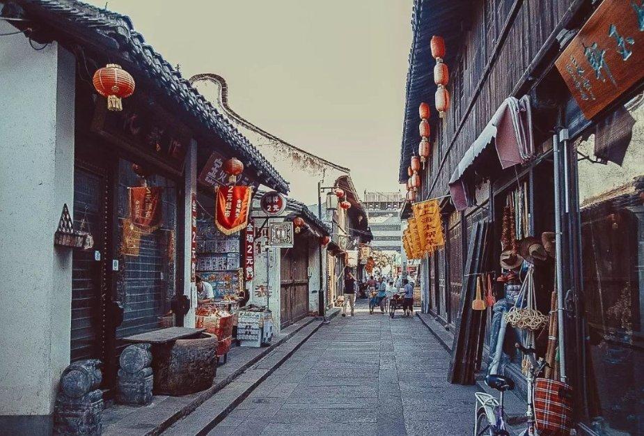 逃离无人的学校